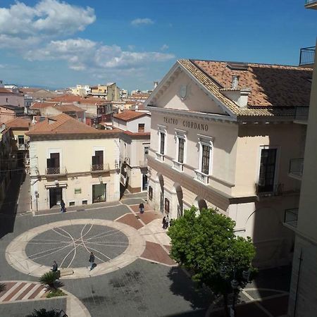 פויג'ה Business Home Piazza Cesare Battisti B&B Residence מראה חיצוני תמונה